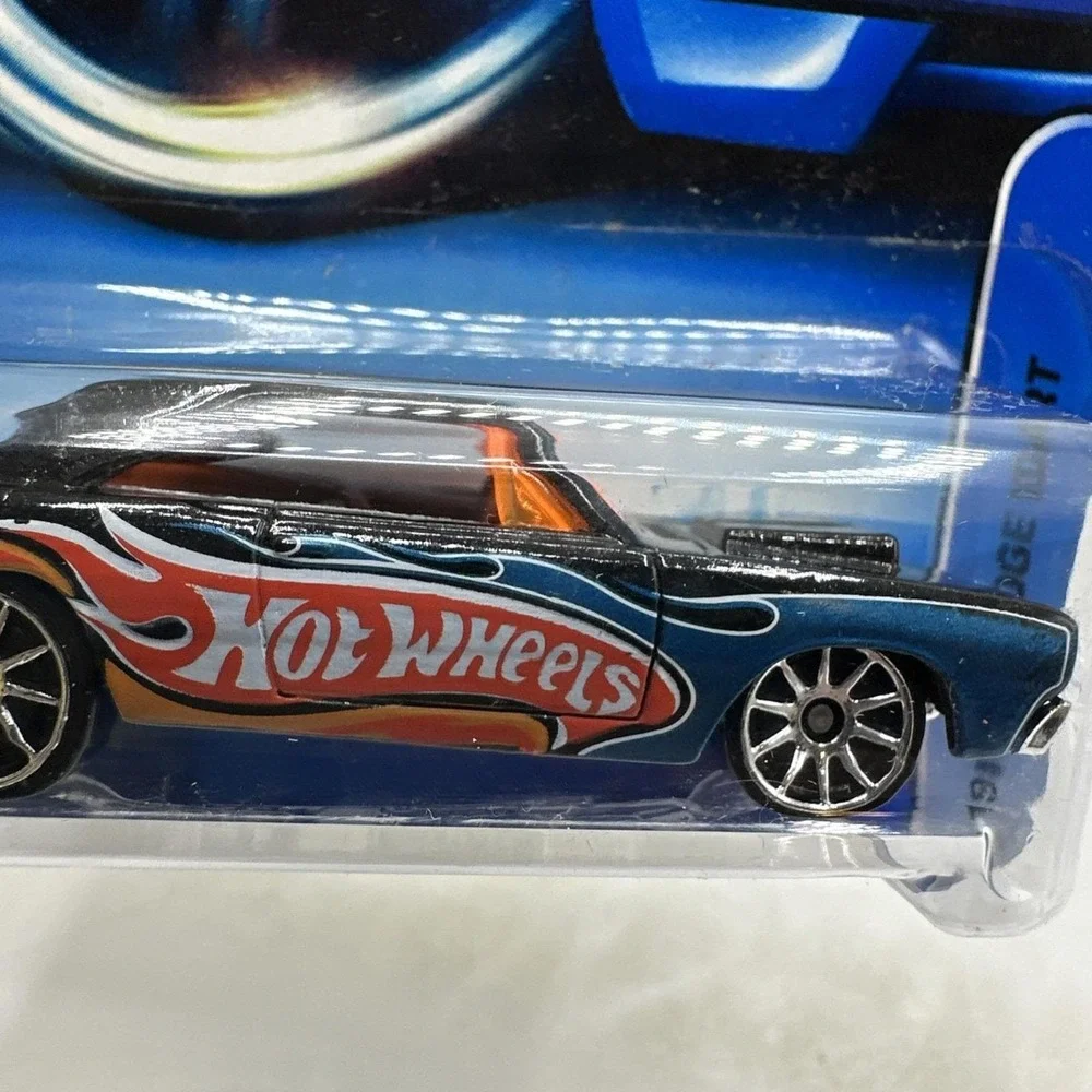 Hot Wheels Collector #176 1968 Dodge Dart 2006 #104 1969‎ Dodge Charger 2005